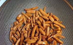 肉酱茶树菇的做法——美味佳肴（以茶树菇为主角，调味料为灵魂的独特菜品）