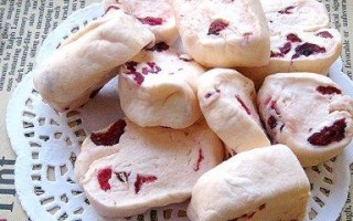 手工制作蔓越莓牛轧花生糖（用心制作、健康美味，让你爱不释手）