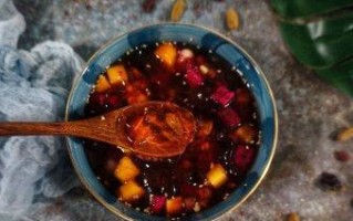 紫甘蓝冰粉的制作方法（清凉夏日的必备饮品，紫甘蓝冰粉的制作全攻略）