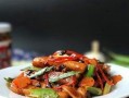 蕈菇香肠炒年糕的美味做法（轻松学会制作美味蕈菇香肠炒年糕）