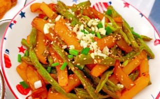 土豆四季豆炖肉，滋味美好的家常菜（家常美食，色香味俱佳的土豆四季豆炖肉的做法）