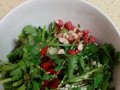 土豆丝拌香菜，清爽美味的家常小菜（简单易做、口感爽脆、营养丰富的土豆丝拌香菜）