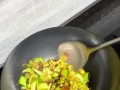 小清新美味——小青菜炒年糕（一道简单易学的家常美食）