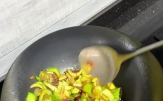 小清新美味——小青菜炒年糕（一道简单易学的家常美食）