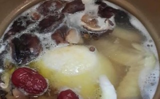 椰子香菇鸡汤，滋补养生的美味佳肴（用新鲜材料，轻松做出美味的滋补汤品）