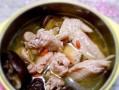 香菇猪蹄汤的做法（家常美味的营养汤料理）