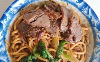 做一道美味可口的西红柿牛肉线面（口感鲜美、营养丰富的经典美食）