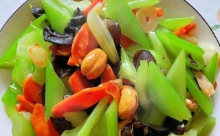 健康美味，以西芹炒胡萝卜（家庭厨房，轻松营养）