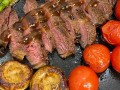 清煎小牛排，享受美味佳肴（一道简单易做的烹饪佳品）
