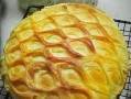 美味网纹夹心面包的制作方法（手把手教你制作，让你吃到口感酥脆的网纹夹心面包）