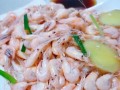 美味健康的油爆小白虾（家庭自制，口感鲜美，快速制作）