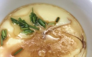 外婆的秘密水蒸蛋（又香又嫩的家常美食）