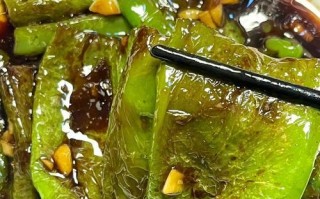 以油煎辣椒，香辣美味不可挡！（辣椒炒起来，几招让你爱不释口！）