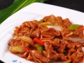 咸菜溜肥肠的制作方法（传统美食独特口感的制作技巧和注意事项）