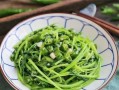 香椿拌蒜薹，美味又养生（传统佳肴再现，口感鲜爽兼营养丰富）