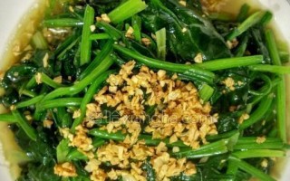 蒜蓉炒菠菜，营养美味又简单！（一道简单易学的菜品，丰富营养美味好吃。）