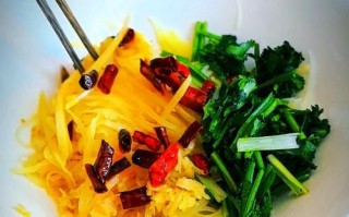 清爽土豆丝的制作方法（手把手教你轻松做出爽脆可口的土豆丝）