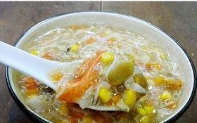 蟹肉玉米汤的做法（用新鲜材料，轻松做出美味蟹肉玉米汤）