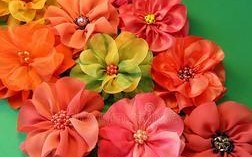 五彩花朵的制作方法（用彩纸和小巧思，DIY美丽花卉）