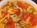 做一碗暖心西红柿平菇豆腐汤（味道清甜可口，滋补养生，适合冬日暖胃）
