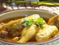 砂锅黄芪童子鸡的做法（营养美味的家常菜，童童喜欢吃）