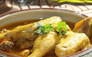 砂锅黄芪童子鸡的做法（营养美味的家常菜，童童喜欢吃）