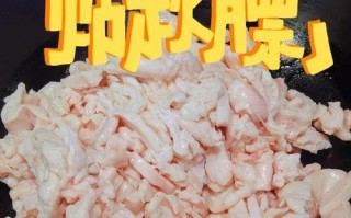 熬猪板油，香气四溢（家庭制作猪板油的简单方法）