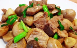 草菇蚝汁牛柳的制作方法（传统美食的绝佳口感）