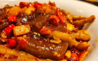 蒜蓉黄瓜，清凉夏日必备（做法简单，味道鲜美，营养丰富）