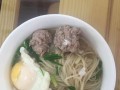 肉丸煮面条，美味又营养（家常美食，自制肉丸的做法与技巧）