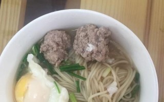 肉丸煮面条，美味又营养（家常美食，自制肉丸的做法与技巧）