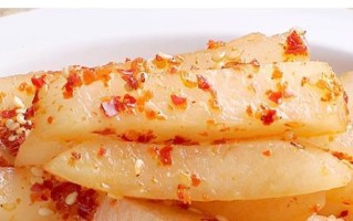 一道清爽可口的爽口脆萝卜小吃（以脆萝卜为主材料，打造美味小食）