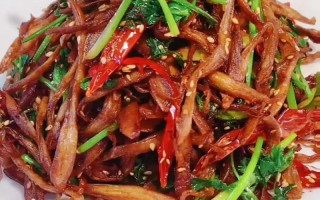 香炒腊肠，杏鲍菇的秘密（这道家常菜让你吃出腊肠和杏鲍菇的美味组合）