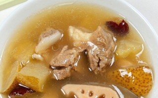 滋补养生之道（以老火汤为基础，搭配菜干和猪骨，味道浓郁，营养丰富）