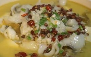 酸菜豆腐蟹味鱼的制作方法详解（教你做一道美味又健康的家常菜）
