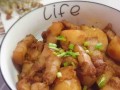 五花肉焖土豆的做法（美味健康的家常菜）