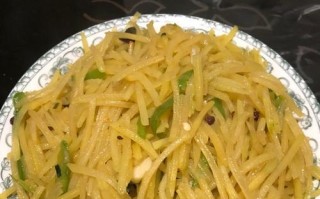 爆锅野山椒炒土豆丝（惊艳味蕾的辣爽组合）