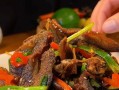 一道美味可口的油爆泥鳅菜谱（口感鲜香，清爽开胃，足不出户也能享受最佳味觉体验）