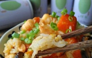 甜瓜虾仁炒饭的制作方法（清爽鲜美，开胃下饭）