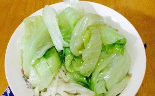 生菜煮面，清新美味！（用清爽生菜搭配细腻面条，轻松享受美味健康！）