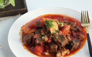 营养炖牛肉，口感鲜美（家庭美食，健康养生）