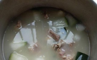 砂锅冬瓜汤的做法（一道清爽解暑的佳肴）