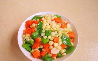 美味健康，一碗以什锦玉米拌饭满足你的口腹之欲（美食分享，快来品尝这道清爽美味的拌饭）