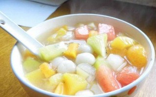轻松做水果珍珠圆子（美味健康的夏日甜点）