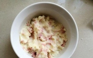 圣诞松果土豆泥制作全攻略（如何用简单材料做出让人惊艳的节日美食）