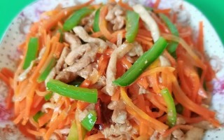 五花肉炒胡萝卜的做法详解（美味又养生，家常菜新选择）