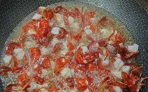鲜香美味蒜蓉虾球的做法（简单易学，口感鲜美的家常菜）
