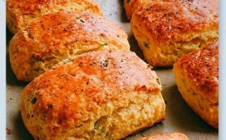 用爱心制作美味奶酪司康（以爱为主题的奶酪司康制作教程）