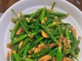学会如何制作口感鲜美的扬州炒饭蒜蓉黄瓜（让你的家人朋友赞叹不已的厨艺）