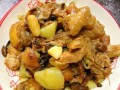 美味榛蘑清炖小笨鸡（清淡营养入口鲜香一道家常美食）